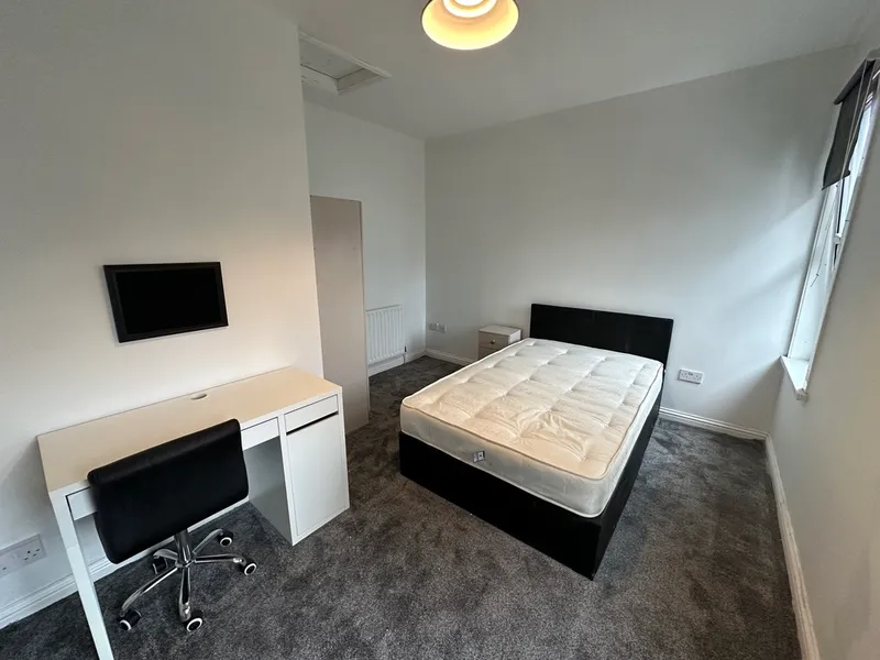 Spacious 3 Bedroom House // 2026/7 - Image 15