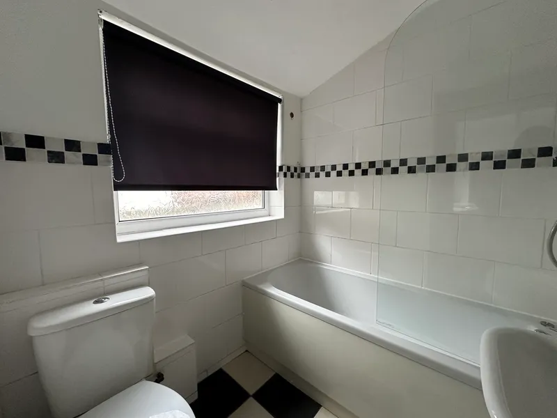 Spacious 3 Bedroom House // 2026/7 - Image 25