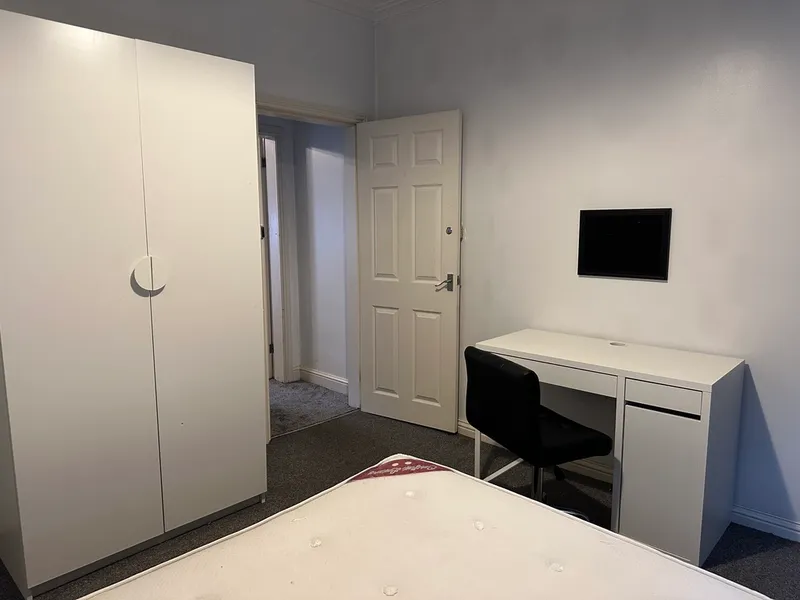 Spacious 3 Bedroom House // 2026/7 - Image 24