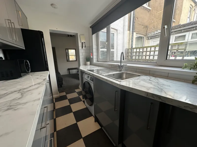 Spacious 3 Bedroom House // 2026/7 - Image 10