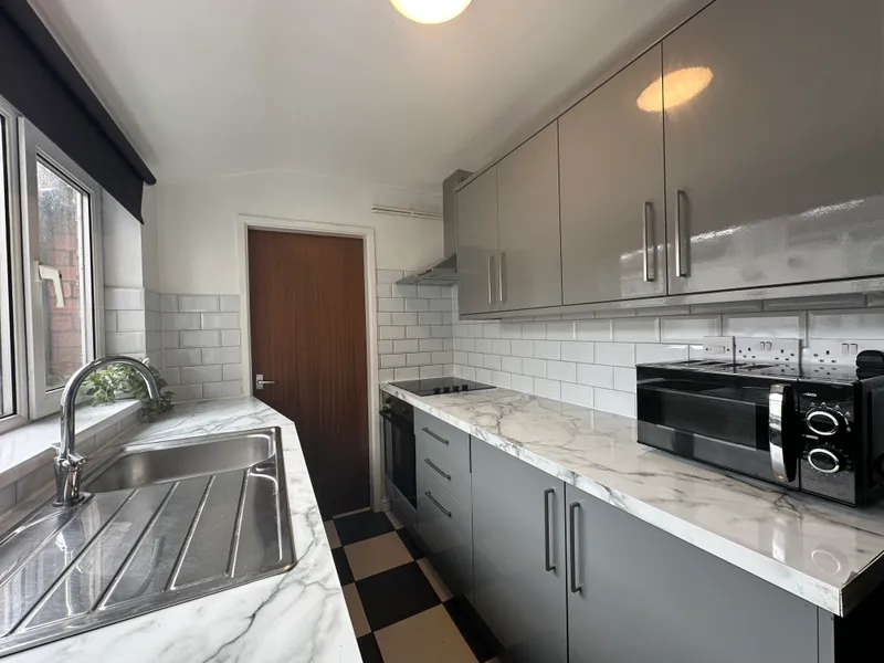 Spacious 3 Bedroom House // 2026/7 - Image 11