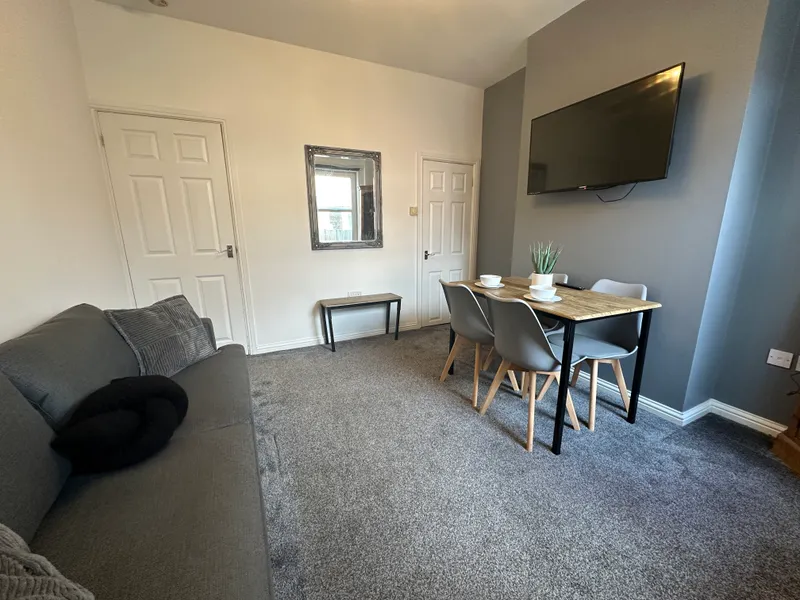 Spacious 3 Bedroom House // 2026/7 - Image 12