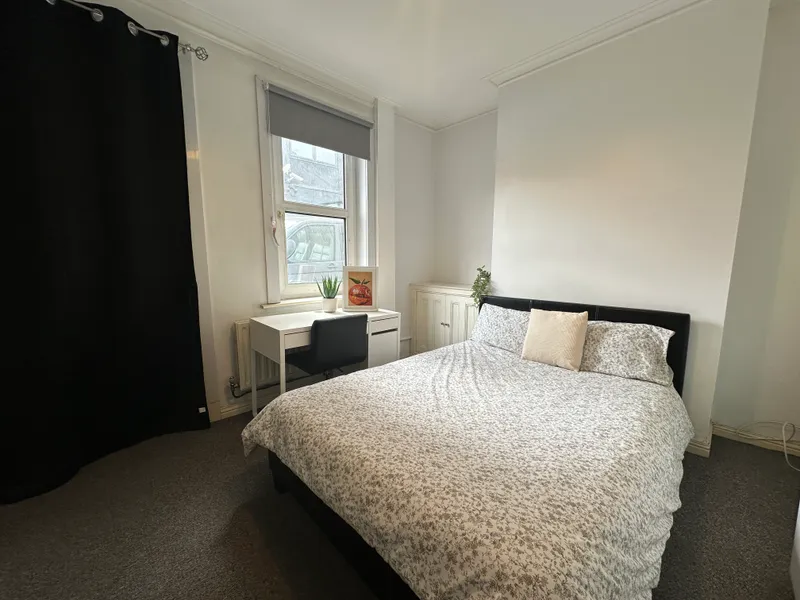 Spacious 3 Bedroom House // 2026/7 - Image 8