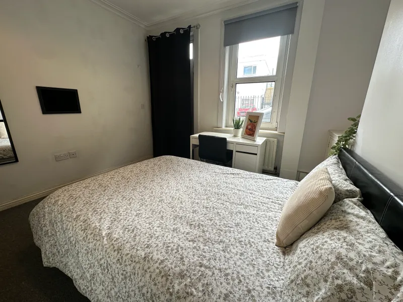 Spacious 3 Bedroom House // 2026/7 - Image 6