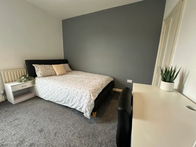 Spacious 3 Bedroom House // 2026/7 - Image 7