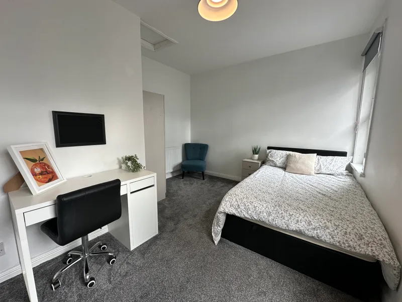 Spacious 3 Bedroom House // 2026/7 - Image 4