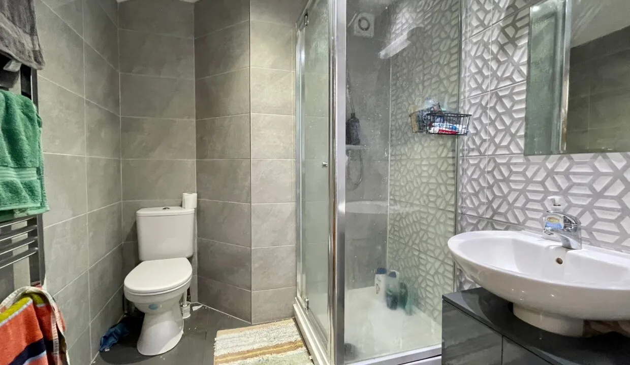 Stylish 3 Bedroom 3 Bathroom House // 2026/7 - Image 1