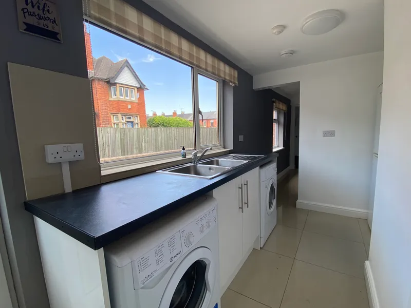 Spare Rooms // Pennell St // AVAILABLE NOW!! - Image 8