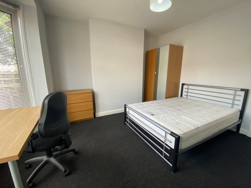 5 Bedroom Student House - Bills Included - Thumbnail 6