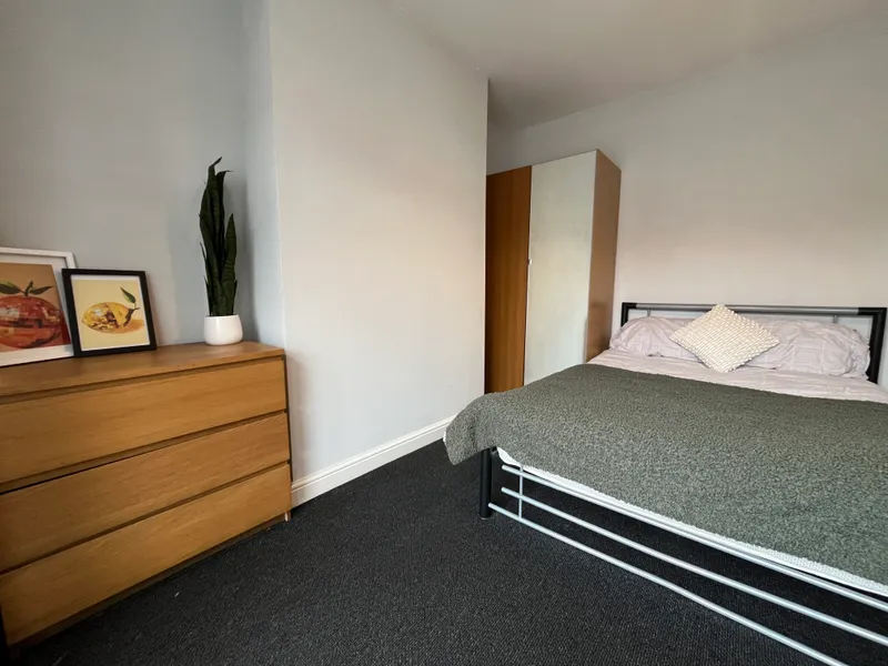 Spare Rooms // Pennell St // AVAILABLE NOW!! - Image 12