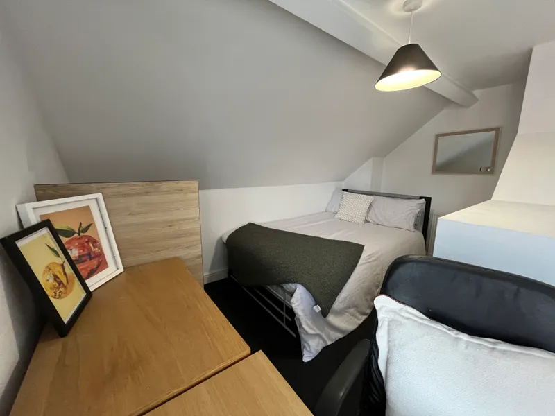 Spare Rooms // Pennell St // AVAILABLE NOW!! - Image 2