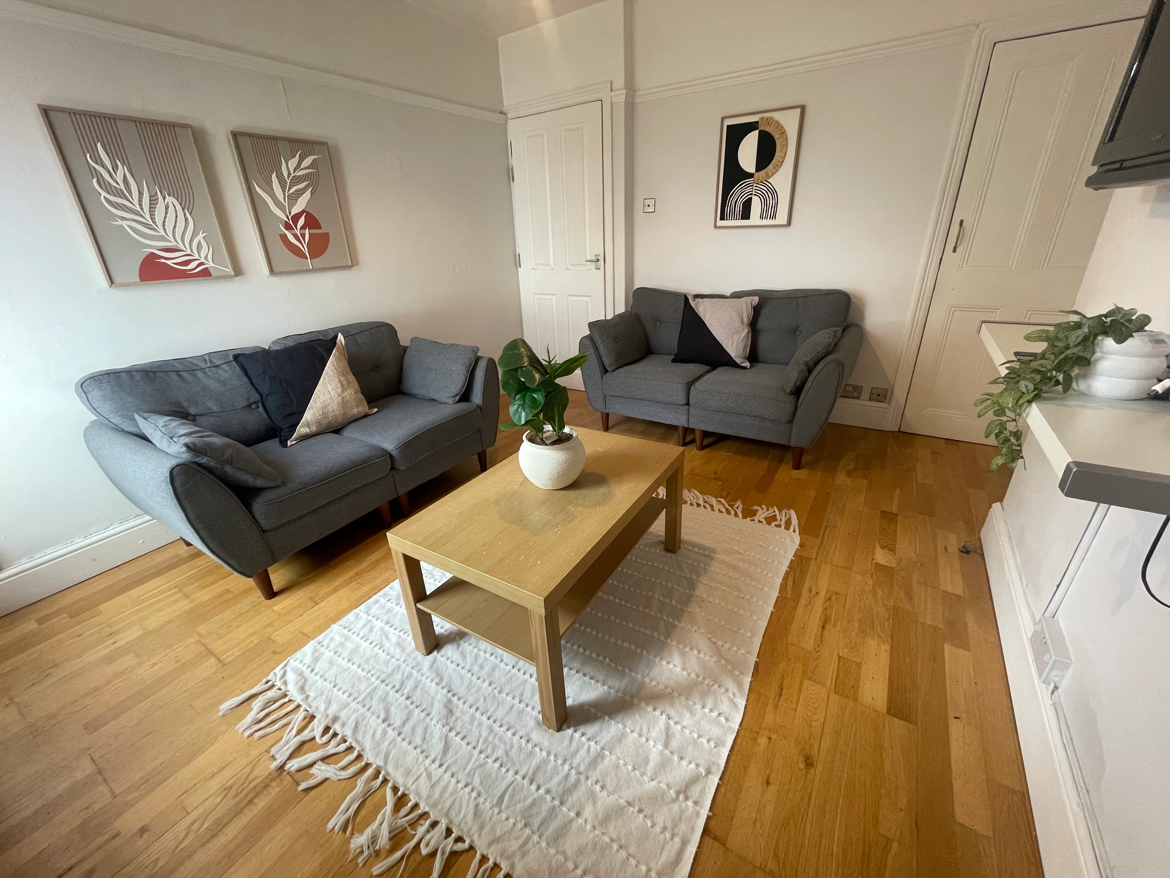 St Nicholas Street, Bills Inclusive - 3 Bedroom, 1 Bathroom - Image 1
