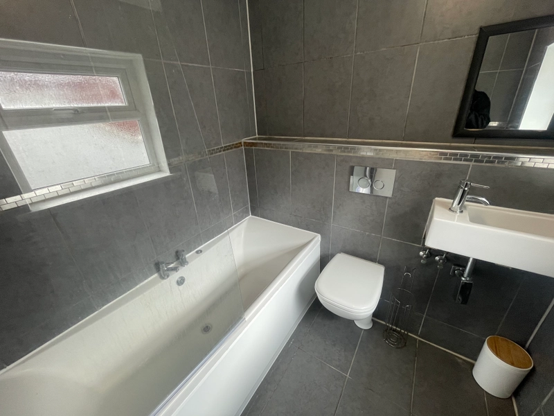 St Nicholas Street, Bills Inclusive - 3 Bedroom, 1 Bathroom - Thumbnail 8