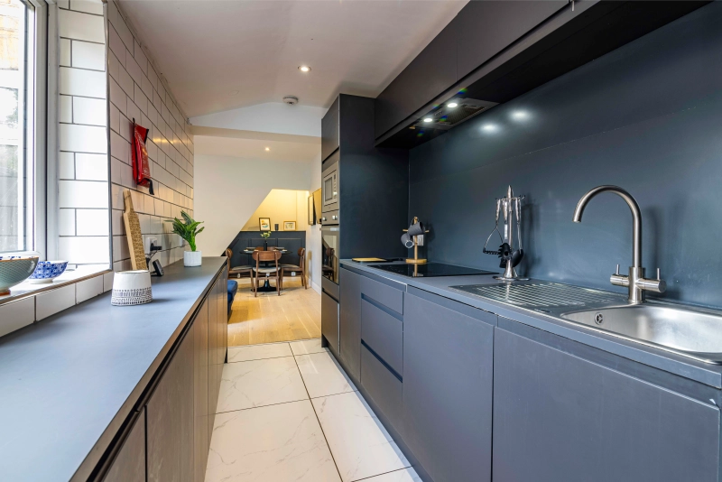 Luxury 4 Bedroom Student House - 2 Bath + Bills Included - Thumbnail 4