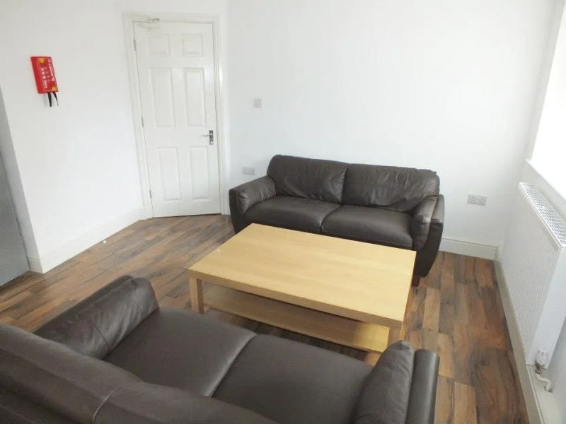 3 Bedroom - Flat 5, Bawas place - Alfreton Road - Thumbnail 3