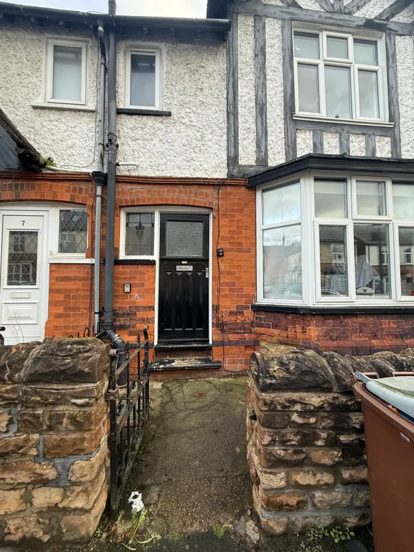 Elmsthorpe Avenue // 5 Bed // 3 Bathroom NG7 2BU - Image 1