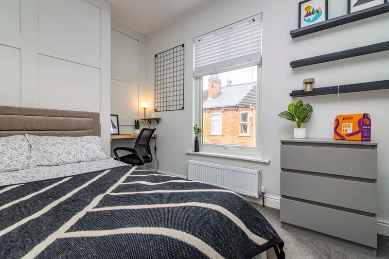 Stunning 4 Bed Terraced House // AUG 2026 - Image 8