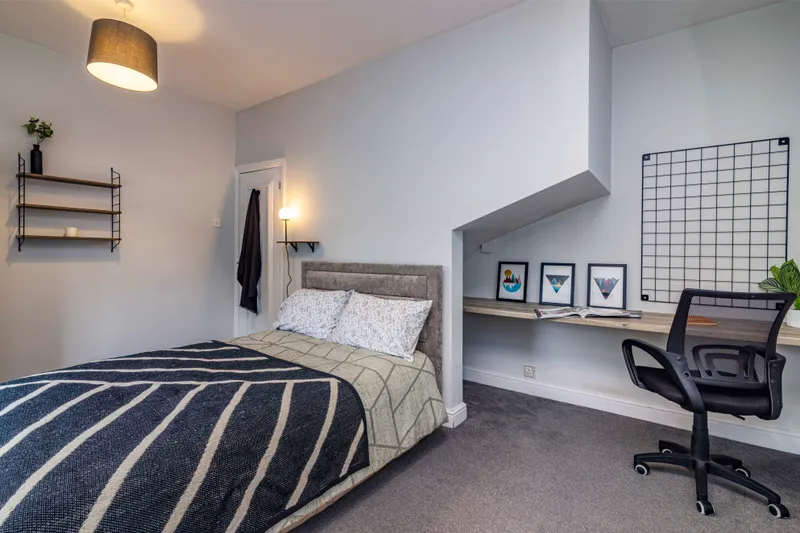 Stunning 4 Bed Terraced House // AUG 2026 - Image 9