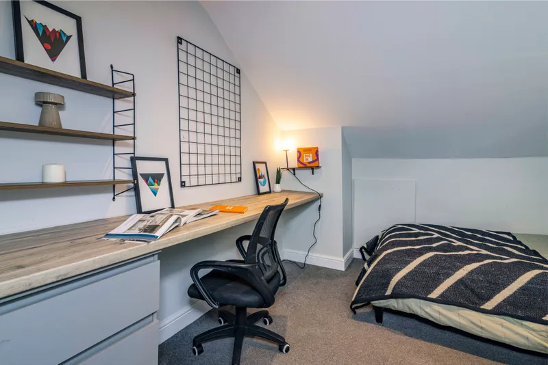 Stunning 4 Bed Terraced House // AUG 2026 - Image 11