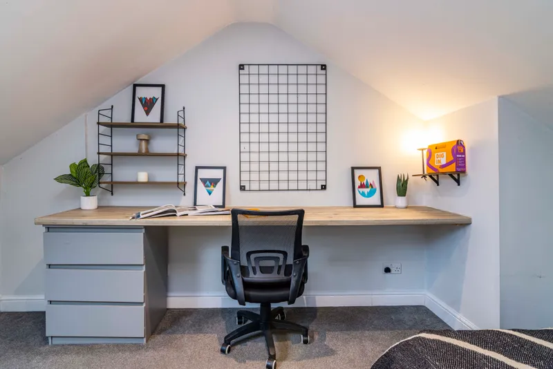 Stunning 4 Bed Terraced House // AUG 2026 - Image 10