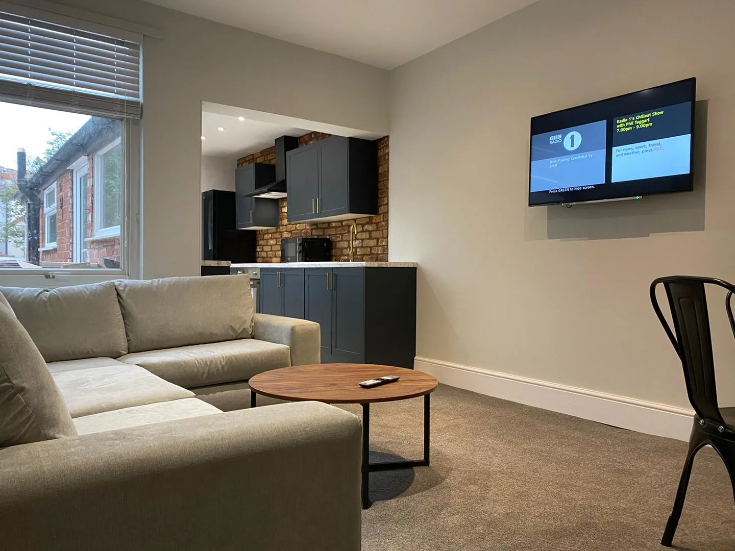 Stunning 4 Bed Terraced House // AUG 2026 - Image 1