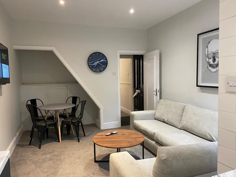 Stunning 4 Bed Terraced House // AUG 2026 - Image 2