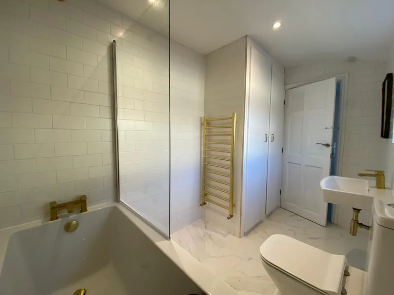 Stunning 4 Bed Terraced House // AUG 2026 - Image 3