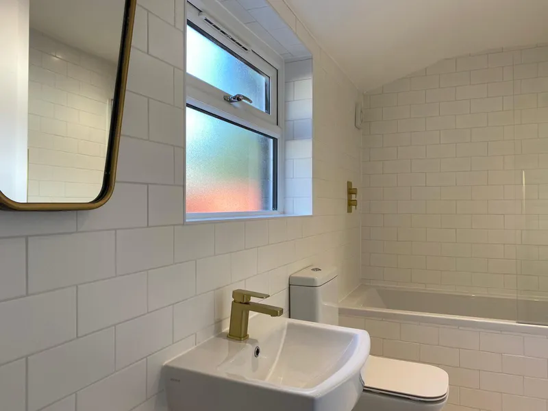 Stunning 4 Bed Terraced House // AUG 2026 - Image 4