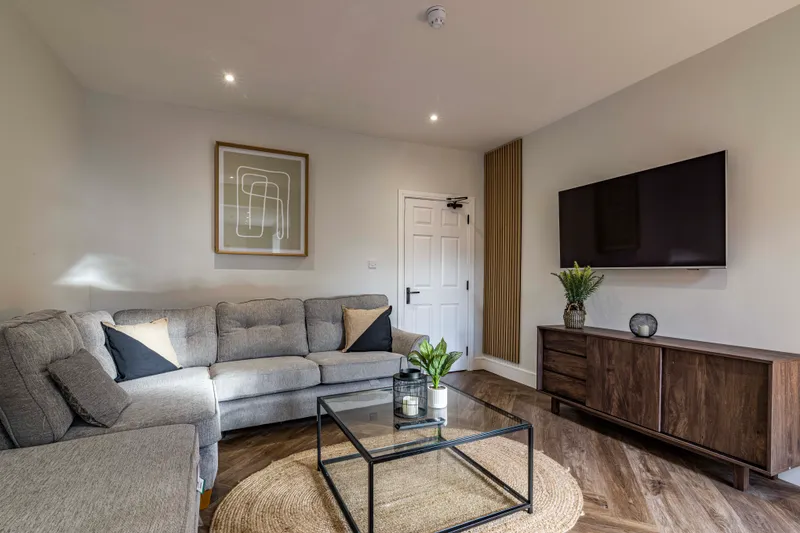 Sewells Walk // 5 Bed + 4 Bath Student House // Aug 2026 - Image 3