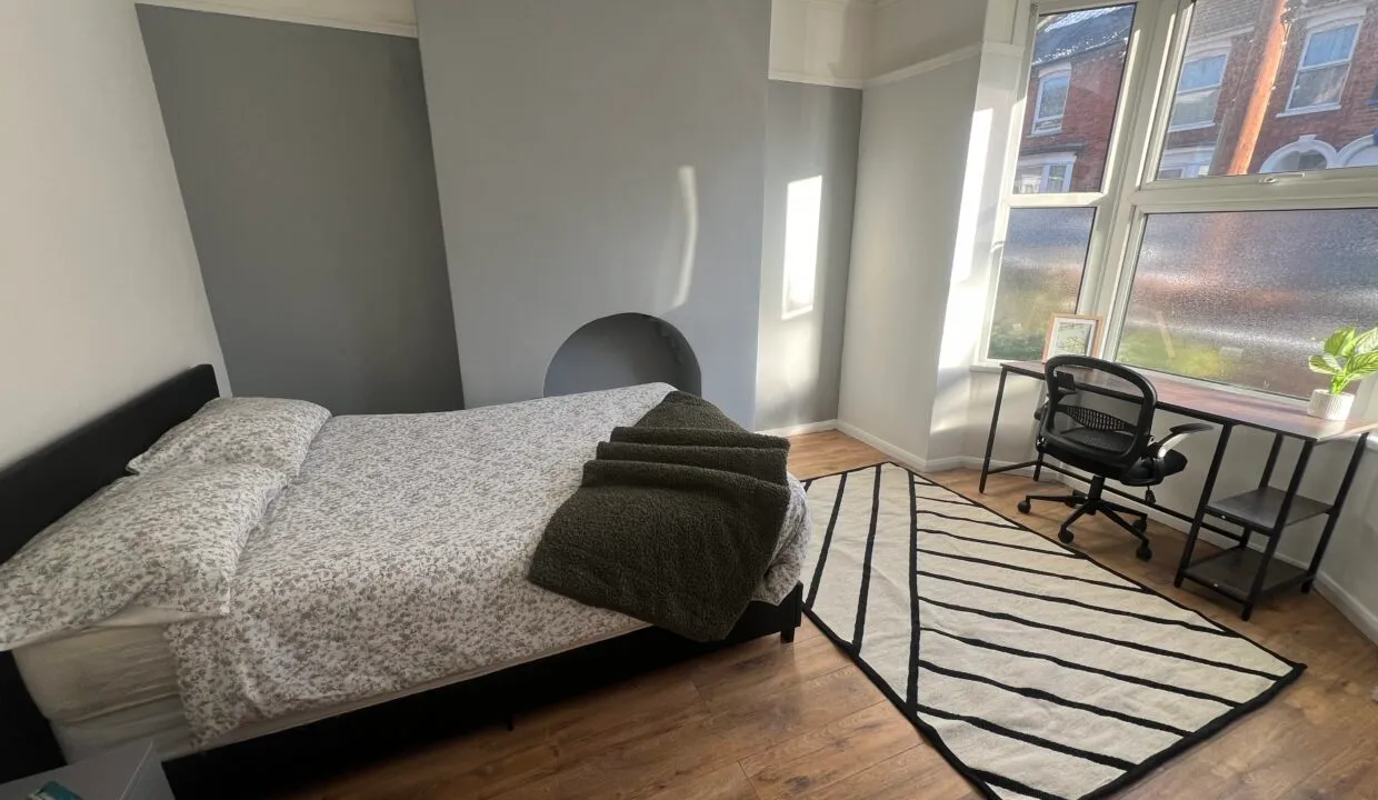 Avondale St // 5 Bed & 2 Bath // SEPT 2026 - Image 1