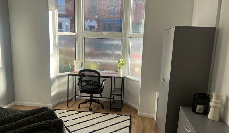 Avondale St // 5 Bed // SEPT 2026 - Image 3