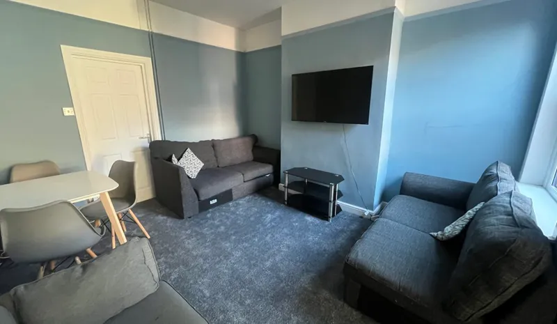 Avondale St // 5 Bed // SEPT 2026 - Image 5