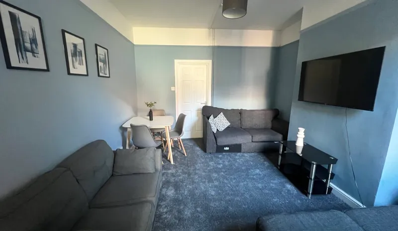 Avondale St // 5 Bed // SEPT 2026 - Image 4