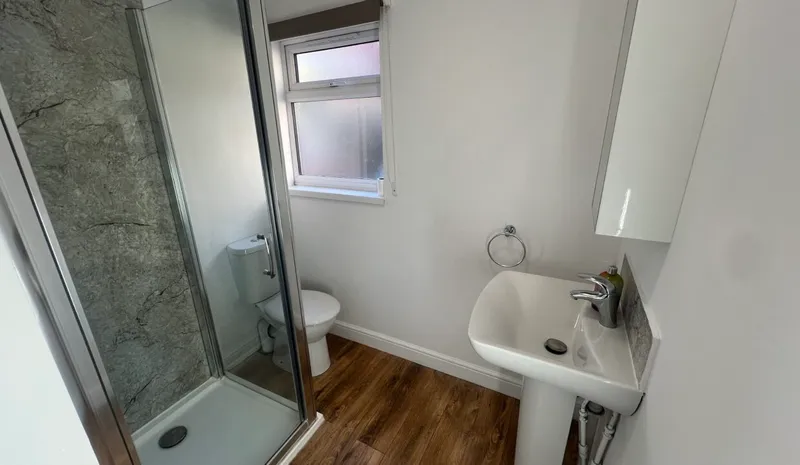 Avondale St // 5 Bed // SEPT 2026 - Image 10