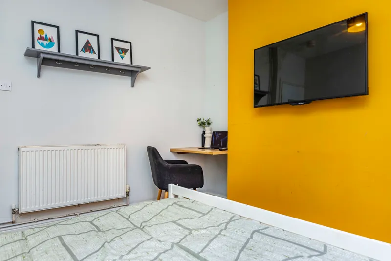 4 Bed // 2 Bath // Thesiger Street // Aug 2026 - Image 8