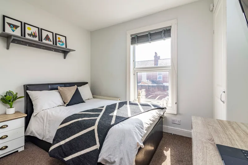4 Bed // 2 Bath // Thesiger Street // Aug 2026 - Image 2