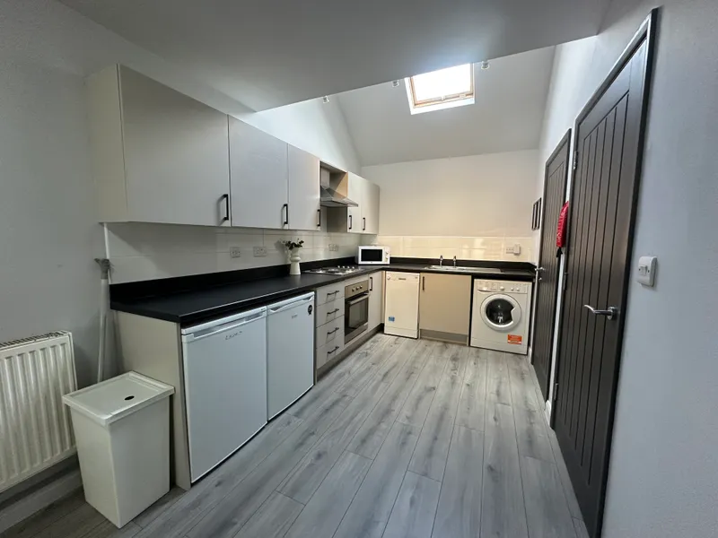 Gated Apartment // 2 Bed // SEPT 2026 - Thumbnail 1