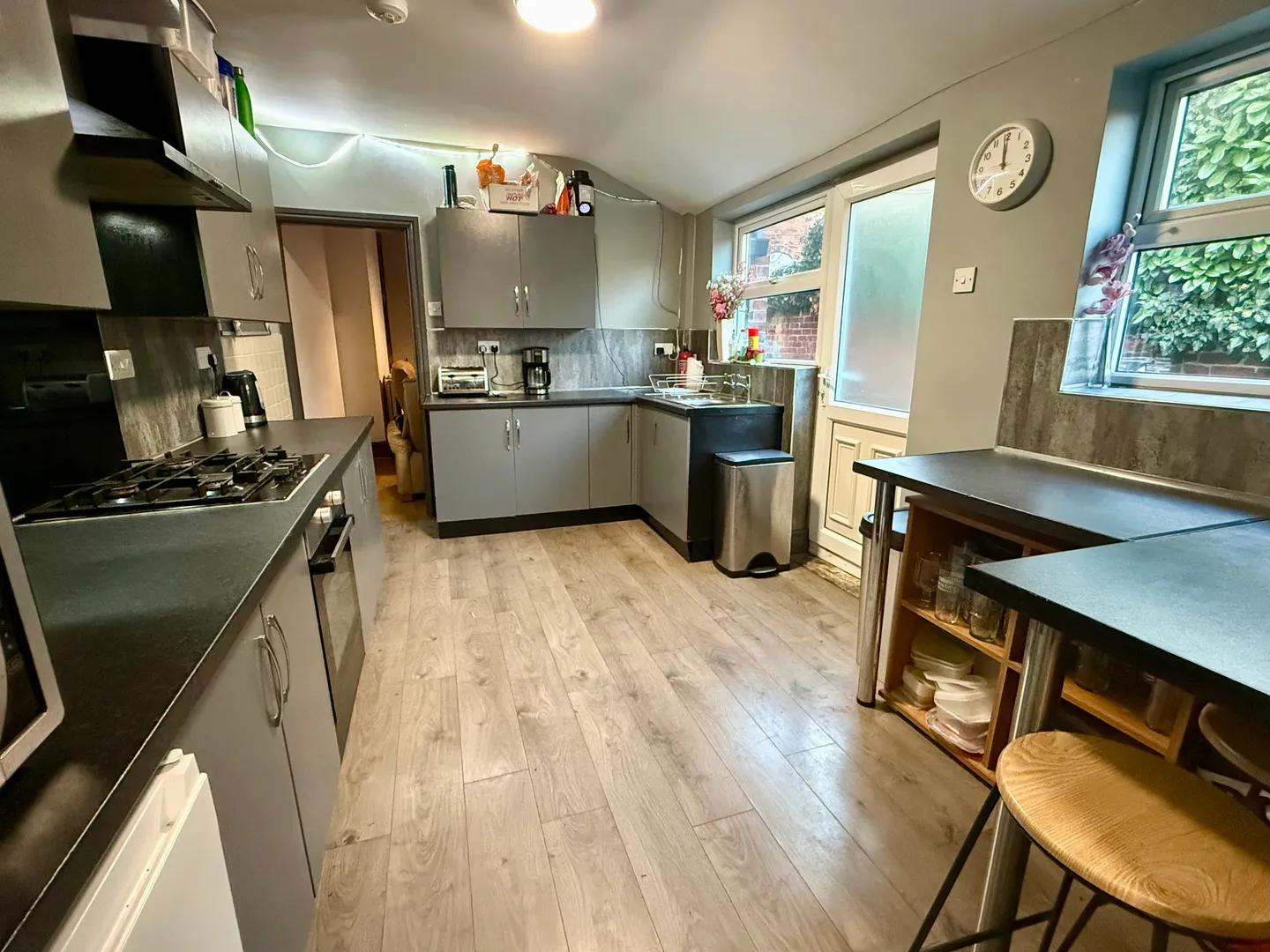 West End // Spacious 5 Bed & 2 Bath // SEPT 2026 - Image 1