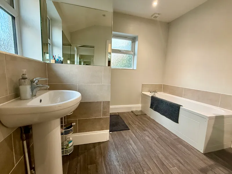 West End // Spacious 5 Bed & 2 Bath // SEPT 2026 - Image 8