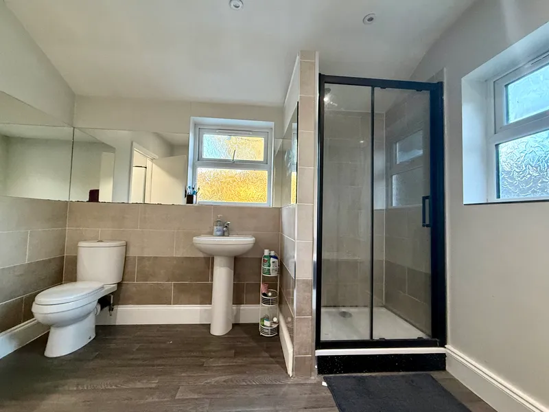 West End // Spacious 5 Bed & 2 Bath // SEPT 2026 - Image 7