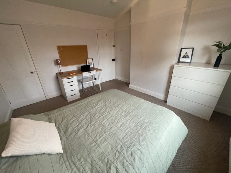 St Nicholas Street, Bills Inclusive - 4 Bedroom, 1 Bathroom - Thumbnail 6