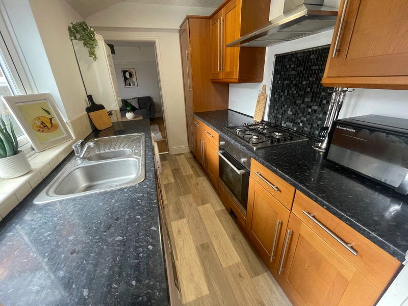 St Nicholas Street, Bills Inclusive - 4 Bedroom, 1 Bathroom - Thumbnail 3