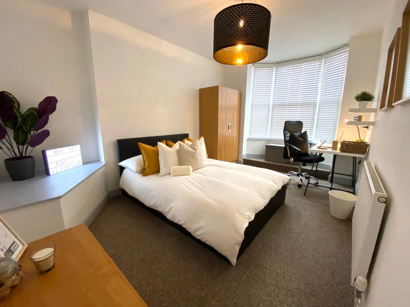 Portland St // 3 Bed Apt // AUG 2026 - Image 1