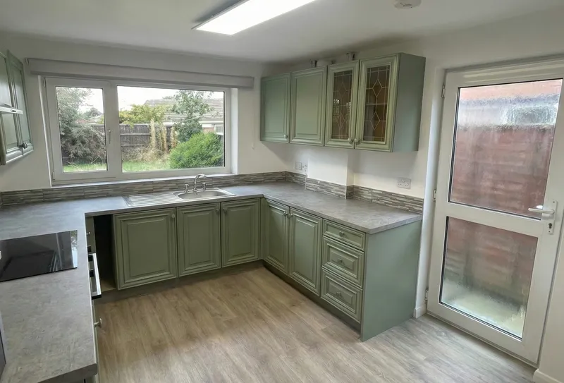 Lincoln Bishop // Large 5 Bed house // SEP 2026 - Thumbnail 1