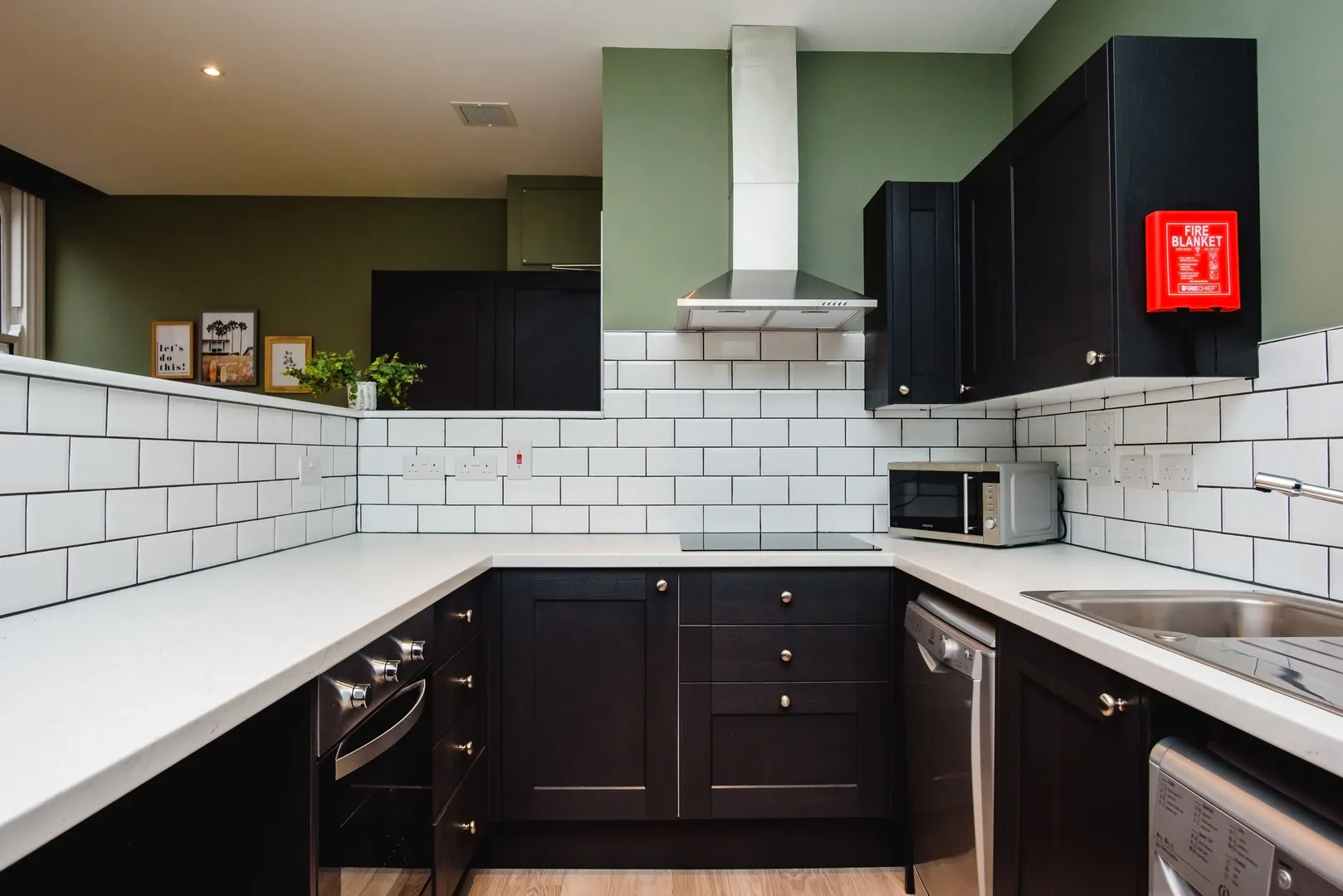 Lister Gate // 5 Bedroom // Bills Included - Image 1